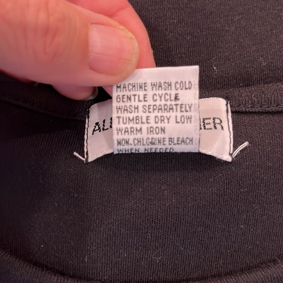 EUC Vintage Alfred Dunner embroidered floral patterned short sleeve black tshirt - Picture 8 of 8